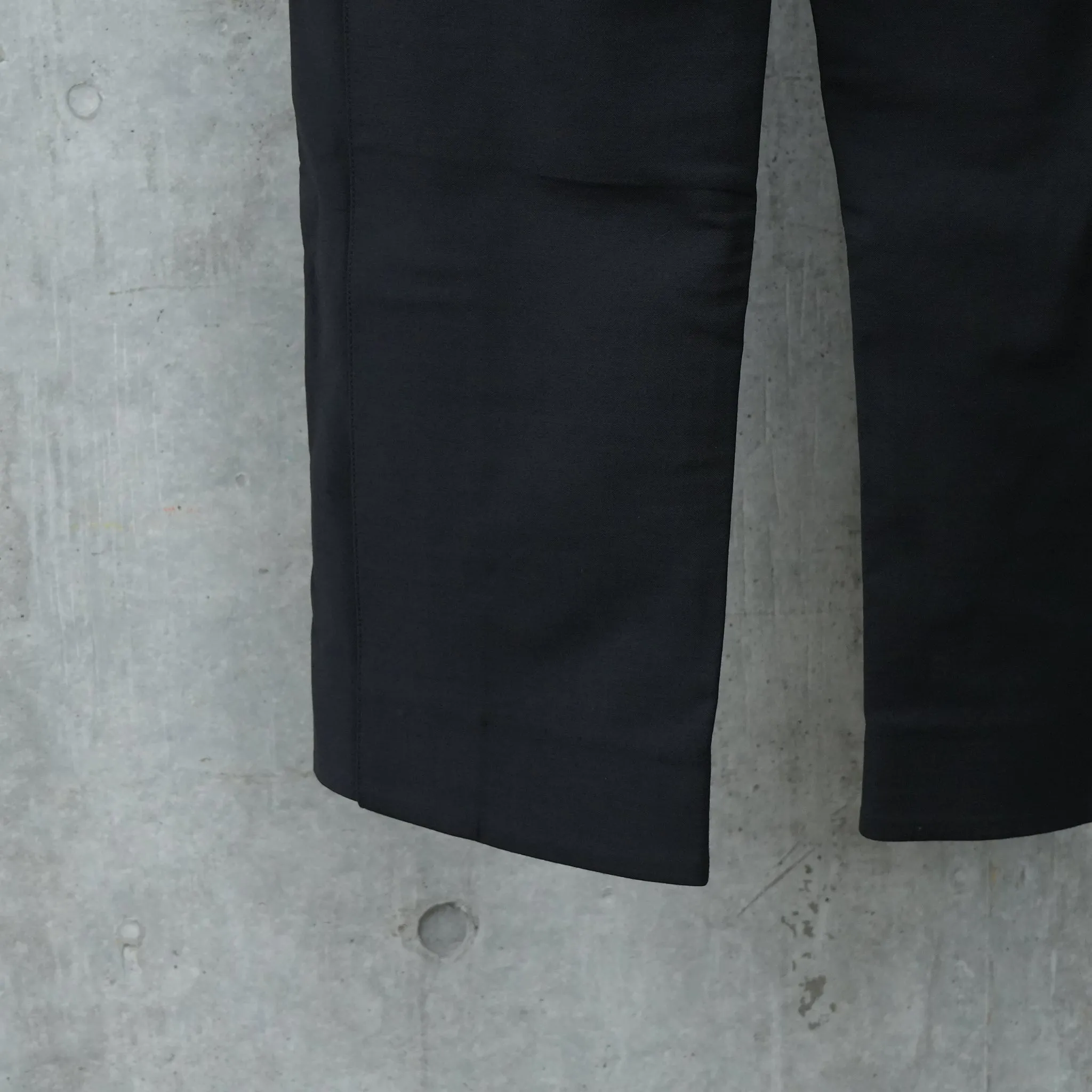 STRUCTURED TAILORED TROUSERS / BLACK